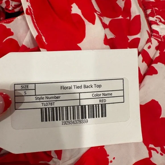 NWT Red and White Floral Puff Sleeve Top with Cutout Back Size Small - Picture 5 of 8